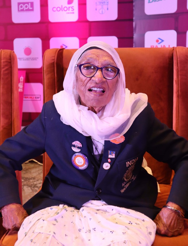 fromthecornertable, traveltuckintalk, pinkathon, marathon, man kaur, milindsoman