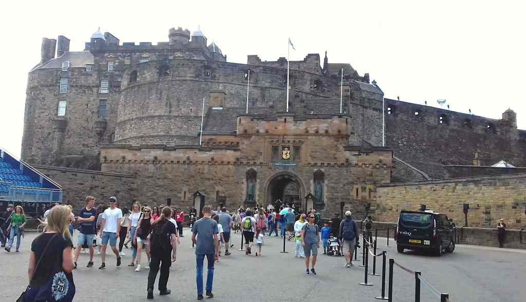 Edinburgh Castle, fromthecornertable, FromTheCornerTable