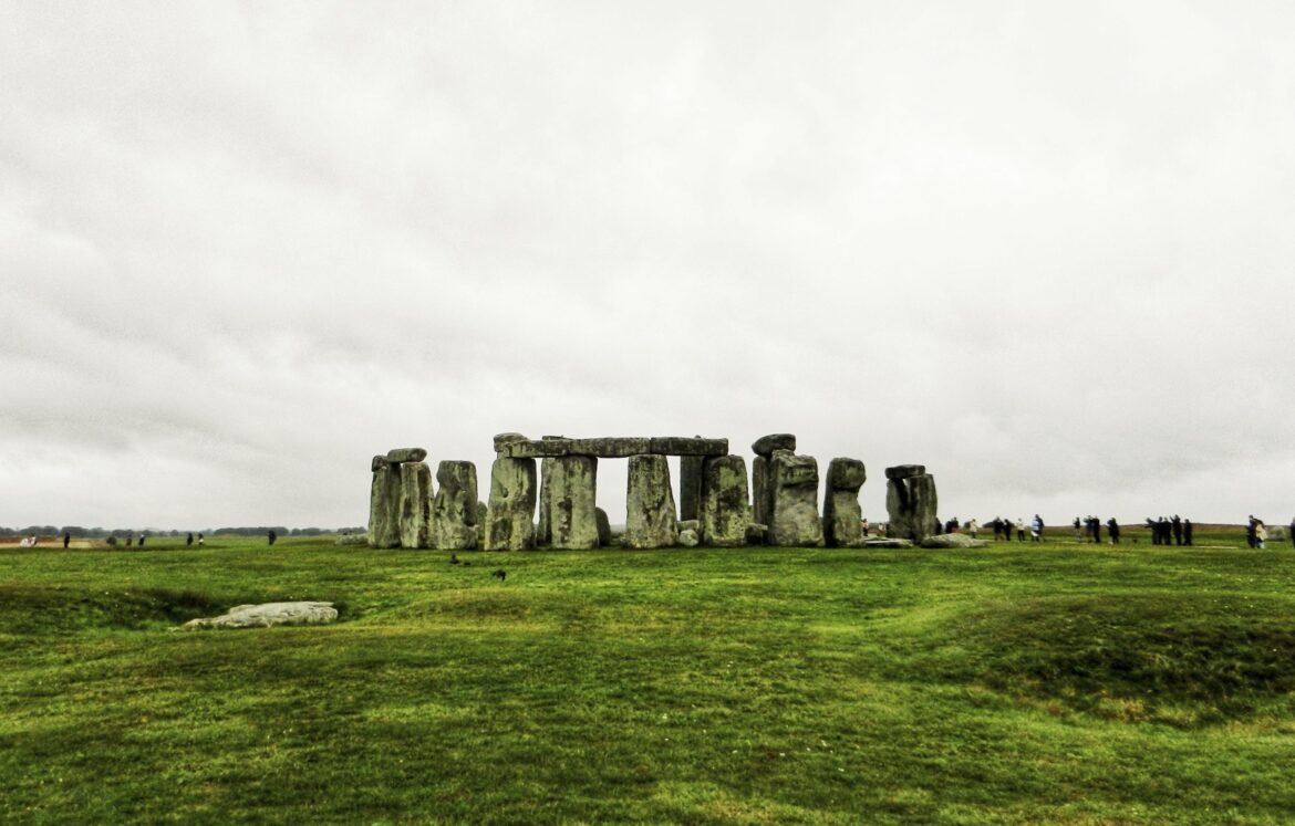 44d87-cropped-2013-stonehenge-2-01
