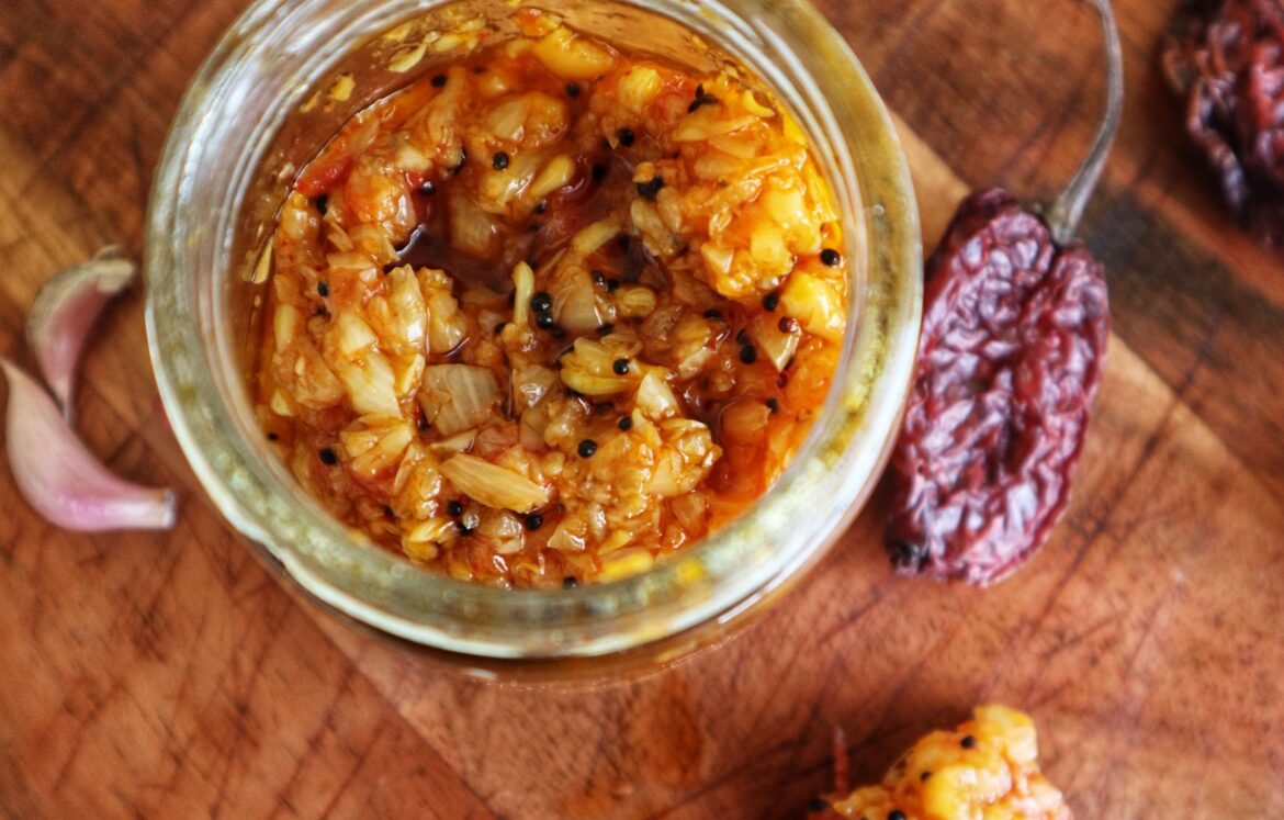 9176e-garlic-naga-red-chilli-pickle