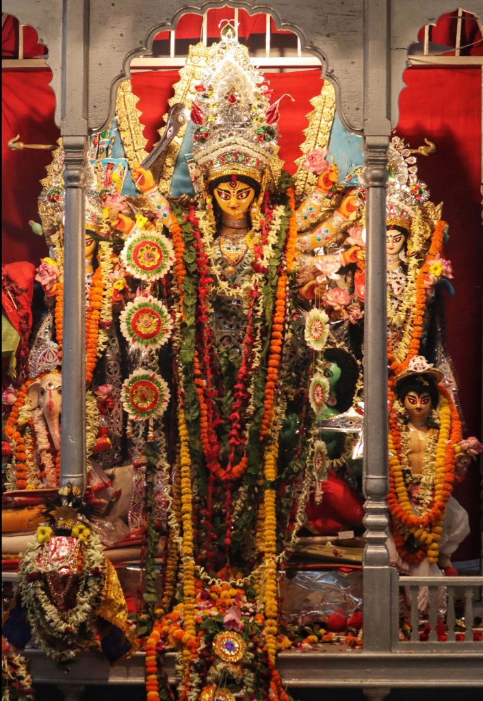 fromthecornertable, from the corner table, durga puja, bonedi bari puja, chhatu babu latu babu